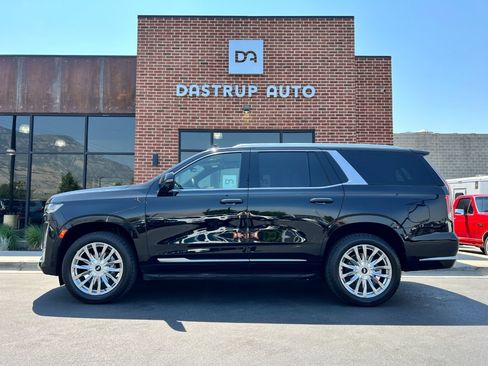 Used 2021 Cadillac Escalade Premium Luxury AWD/4WD image 3