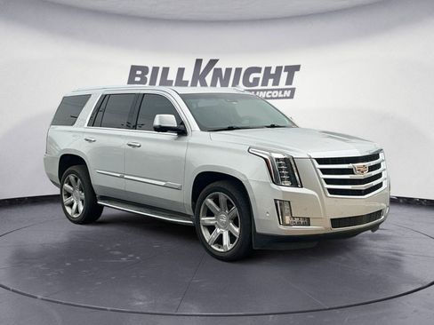 Used 2017 Cadillac Escalade Premium Luxury RWD image 7