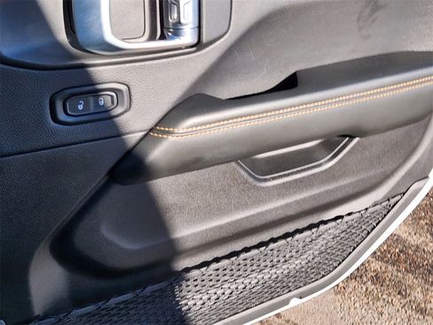 Used 2024 Jeep Wrangler Sahara image 11