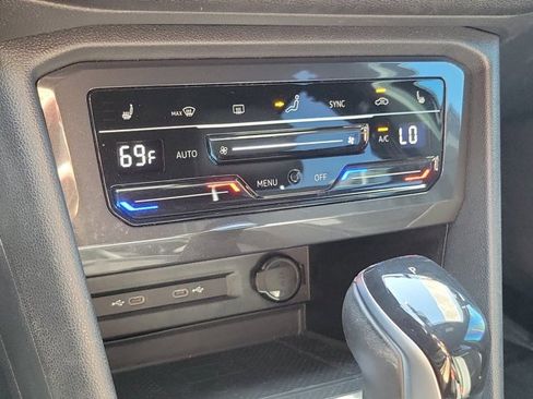 Used 2023 Volkswagen Tiguan SE R-Line image 28