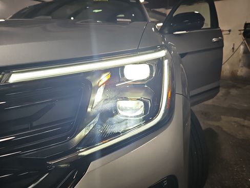 Used 2026 Volkswagen Atlas Cross Sport SEL R-Line AWD/4WD image 33