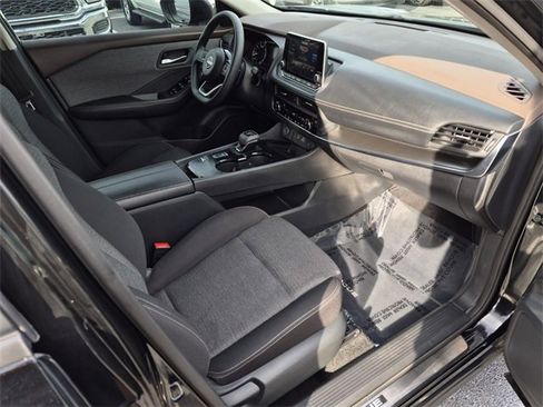 Used 2023 Nissan Rogue SV image 10