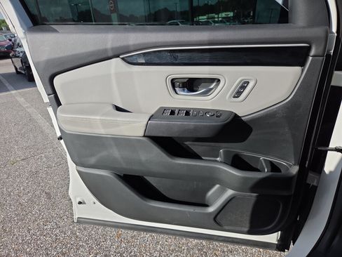 Used 2025 Honda Pilot EX-L image 19