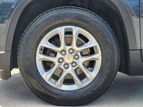 Used 2020 Chevrolet Traverse LT image 10