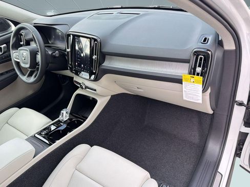 New 2026 Volvo XC40 B5 Plus w/ Protection Package Premier image 31