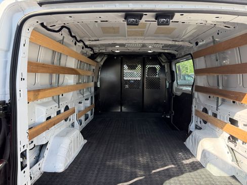Used 2024 Ford Transit 250 Low Roof w/ Exterior Upgrade Package RWD image 8
