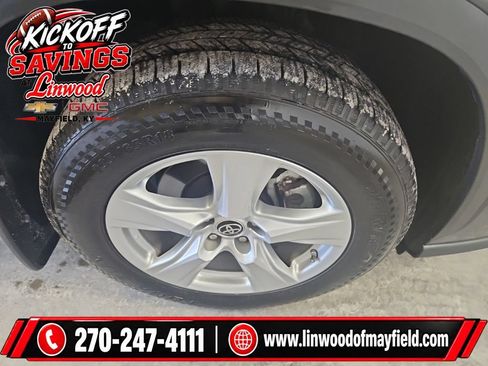Used 2023 Toyota Highlander LE AWD/4WD image 9