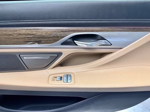 Used 2018 BMW 750i xDrive AWD/4WD image 18