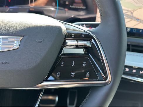 New 2025 Cadillac Optiq Luxury 1 image 22