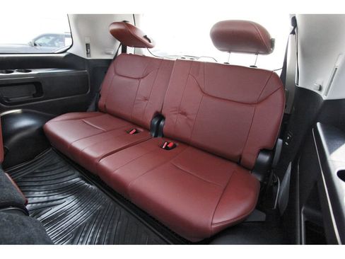 Used 2020 Lexus LX 570 4WD w/ Luxury Package image 29