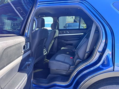 Used 2017 Ford Explorer XLT AWD/4WD image 16
