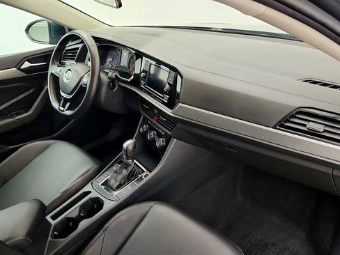 Used 2019 Volkswagen Jetta SE w/ Cold Weather Package FWD image 25