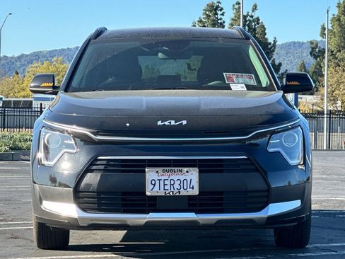 Certified 2025 Kia Niro EX w/ EX Cold Weather Package image 10
