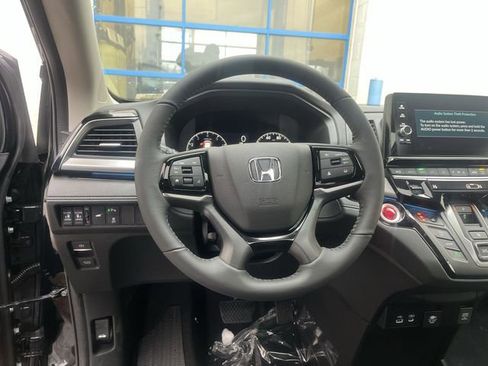 New 2026 Honda Odyssey Touring image 13