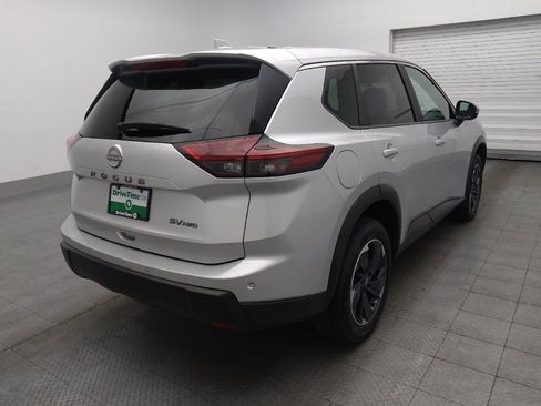 Used 2024 Nissan Rogue SV image 9
