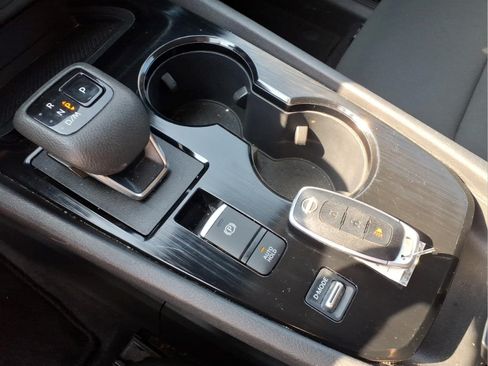 Used 2024 Nissan Rogue S FWD image 14