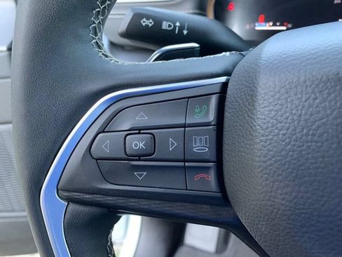 Used 2025 Jeep Grand Cherokee Altitude AWD/4WD image 26