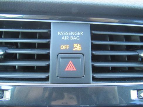 Used 2019 Volkswagen Golf SE image 38