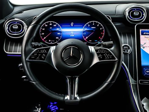 Used 2025 Mercedes-Benz GLC 300 image 18