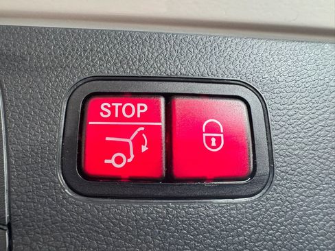 Used 2020 Mercedes-Benz GLC 300 4MATIC image 40
