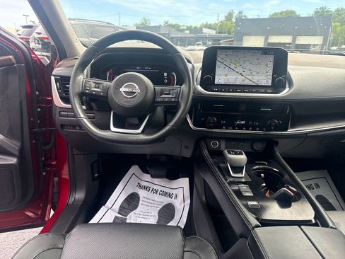 Used 2023 Nissan Rogue Platinum FWD image 14