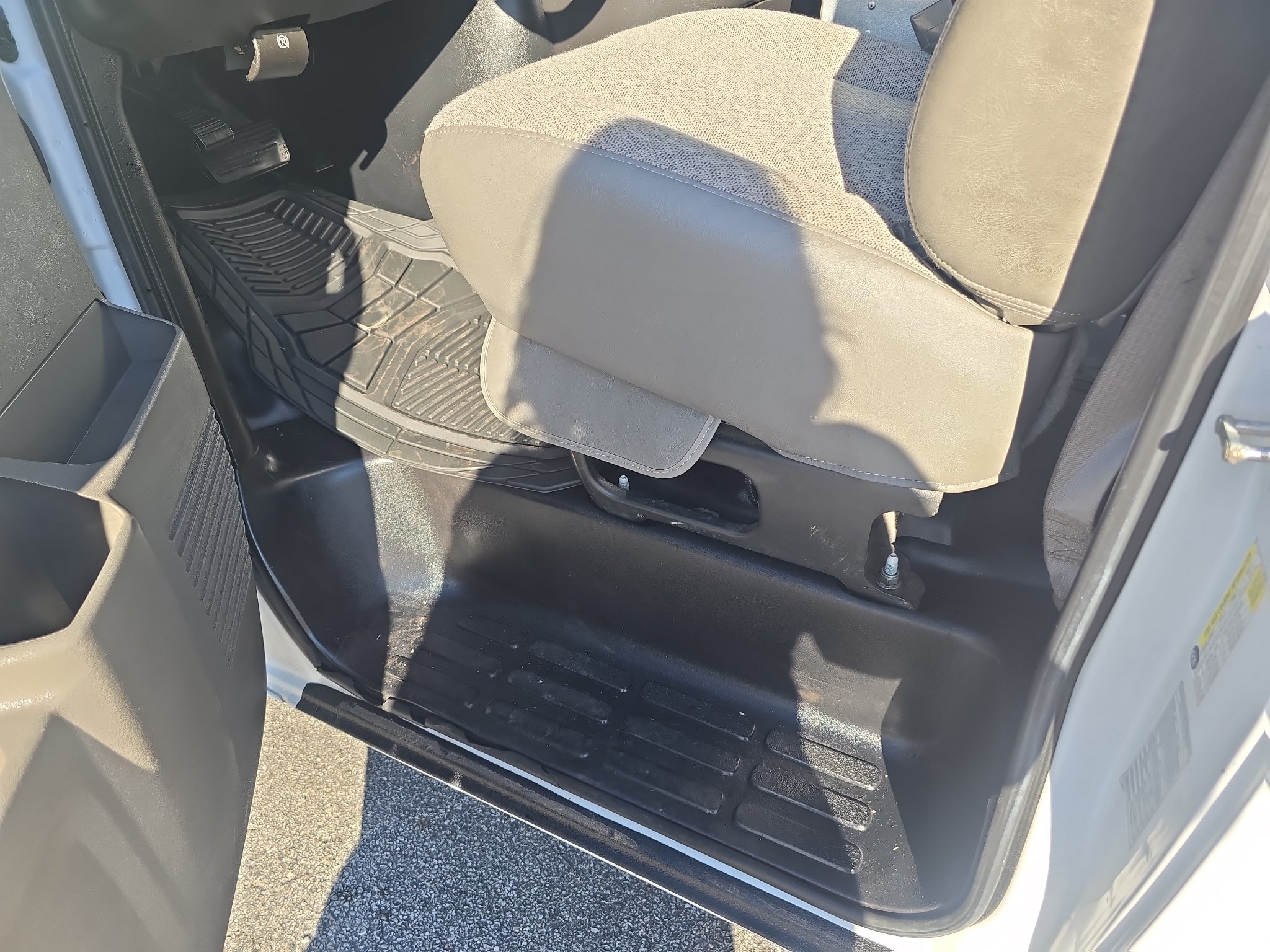 Used 2015 Chevrolet Express 2500 RWD image 31