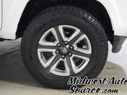 Used 2017 Toyota Tacoma Limited w/ Tow Package AWD/4WD image 9