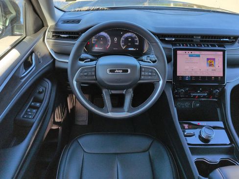 Used 2024 Jeep Grand Cherokee Limited w/ Black Appearance Package image 15