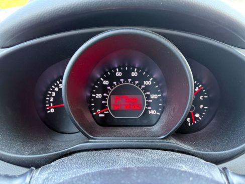 Used 2018 Kia Soul w/ Option Group 020 FWD image 2