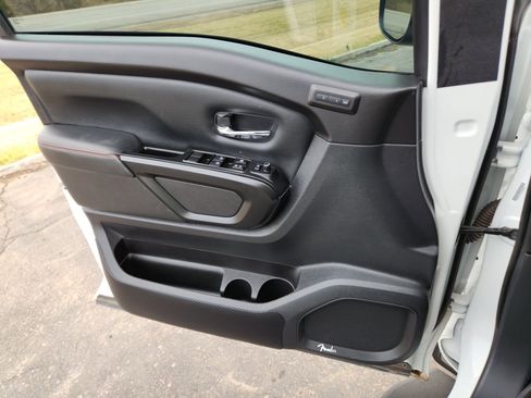 Used 2024 Nissan Titan PRO-4X w/ Pro-4x Convenience Package image 14