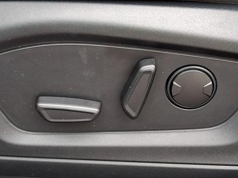 Used 2023 Ford Explorer XLT AWD/4WD image 24
