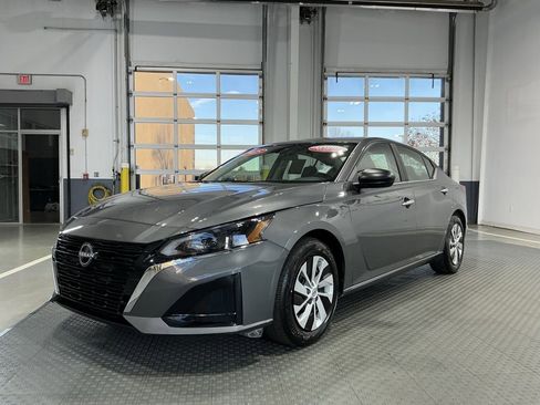 Used 2025 Nissan Altima 2.5 S image 2