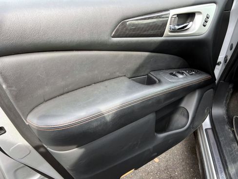 Used 2020 Nissan Pathfinder SL AWD/4WD image 14