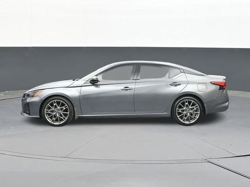 Used 2023 Nissan Altima 2.0 SR image 9