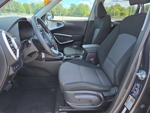 Certified 2023 Kia Soul LX w/ LX Technology Package image 5