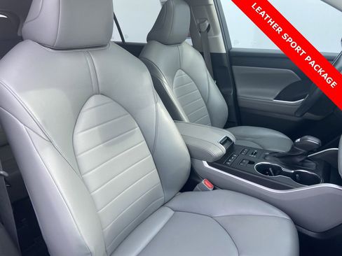 Used 2022 Toyota Highlander XLE image 5