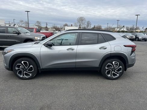 Certified 2025 Chevrolet Trax RS w/ Driver Confidence Package image 6