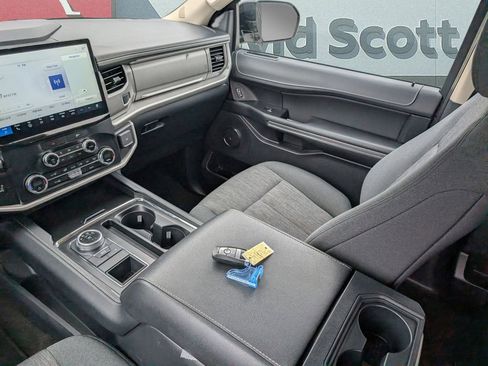 Used 2022 Ford Expedition XLT image 22