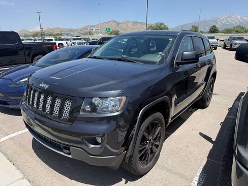 Used 2012 Jeep Grand Cherokee Altitude AWD/4WD image 2