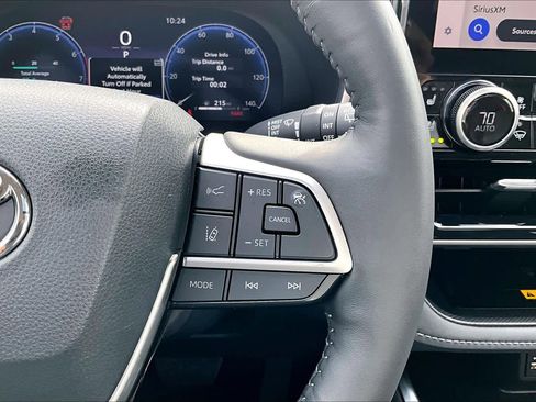 Used 2024 Toyota Highlander Limited image 23