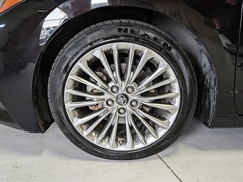 Used 2019 Toyota Avalon Limited FWD image 15
