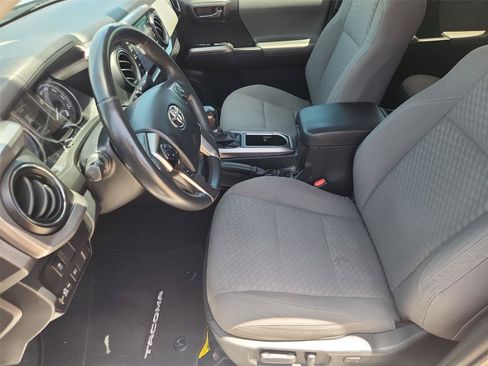 Used 2022 Toyota Tacoma SR5 RWD image 17