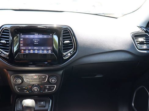 Used 2020 Jeep Compass Latitude FWD image 44
