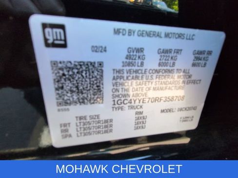 Used 2024 Chevrolet Silverado 2500 ZR2 w/ Technology Package AWD/4WD image 36