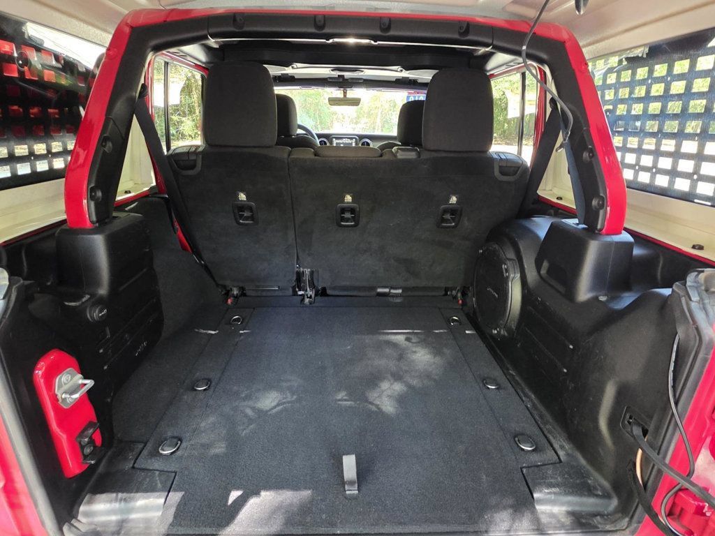 Used 2018 Jeep Wrangler Unlimited Sahara AWD/4WD image 13