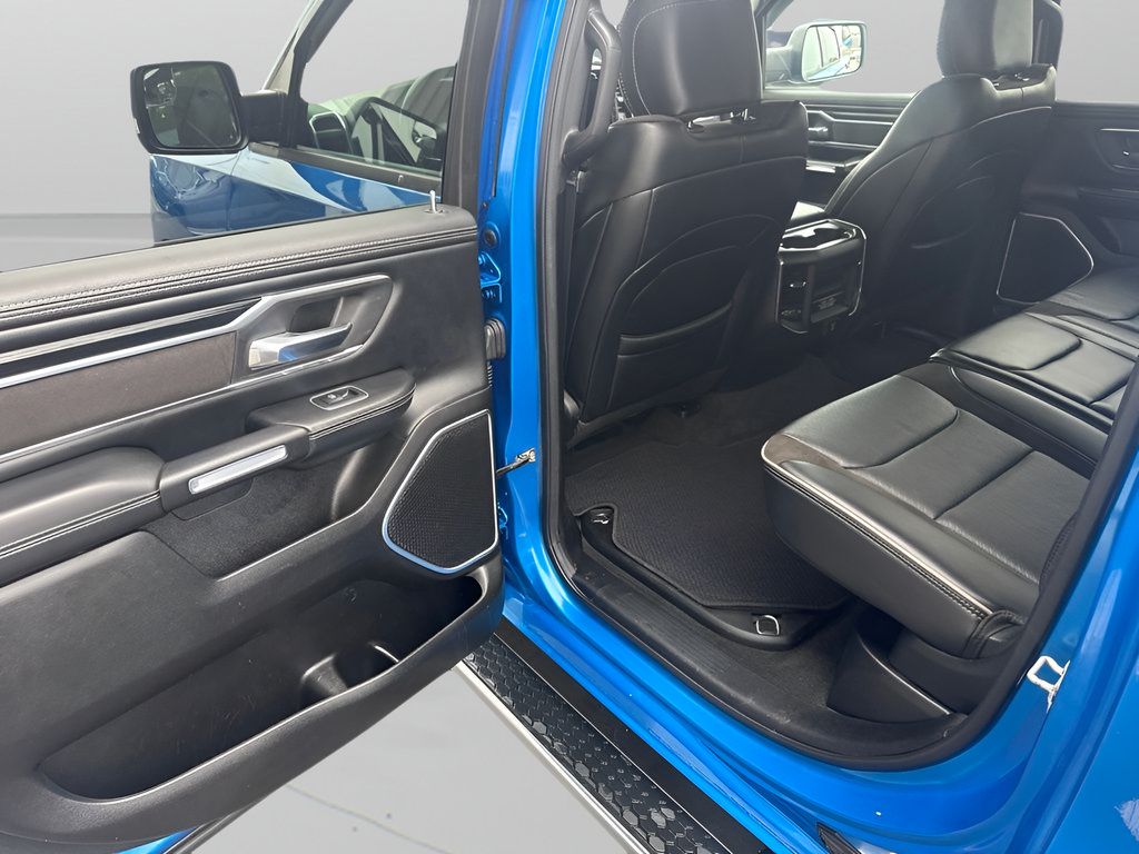 Used 2023 RAM 1500 Laramie AWD/4WD image 9