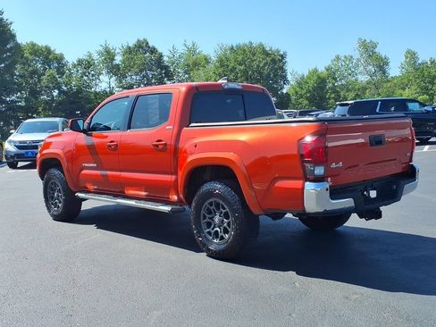 Used 2018 Toyota Tacoma SR5 AWD/4WD image 7
