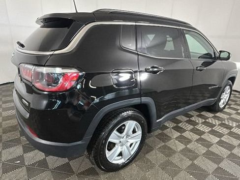 Used 2022 Jeep Compass Latitude FWD image 2