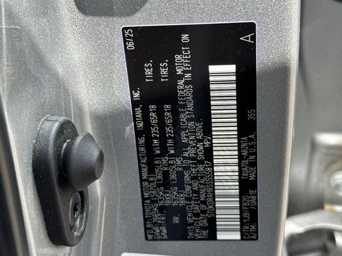 Used 2025 Toyota Highlander LE FWD image 20