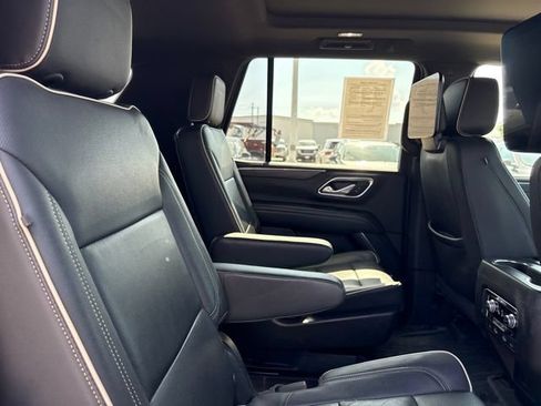 Used 2021 GMC Yukon SLT w/ Rear Media and Nav Package AWD/4WD image 18